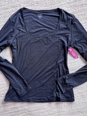 Pumiey Women's Black Long Sleeve Scoop Neck Tee